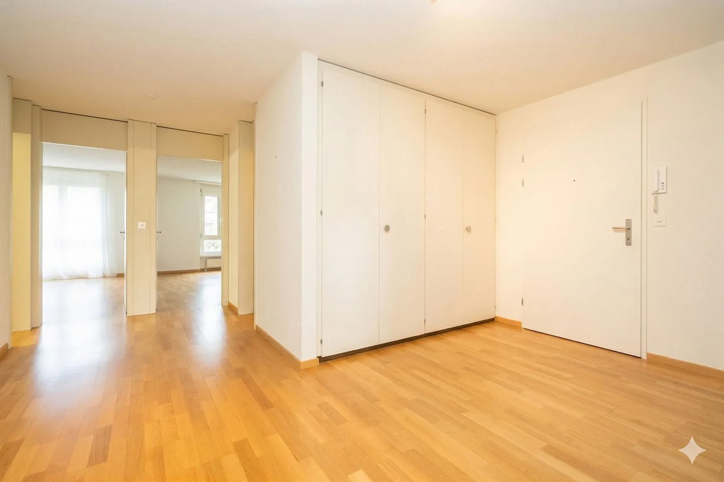 Charming Apartment with Balcony - Photo 12 of 13