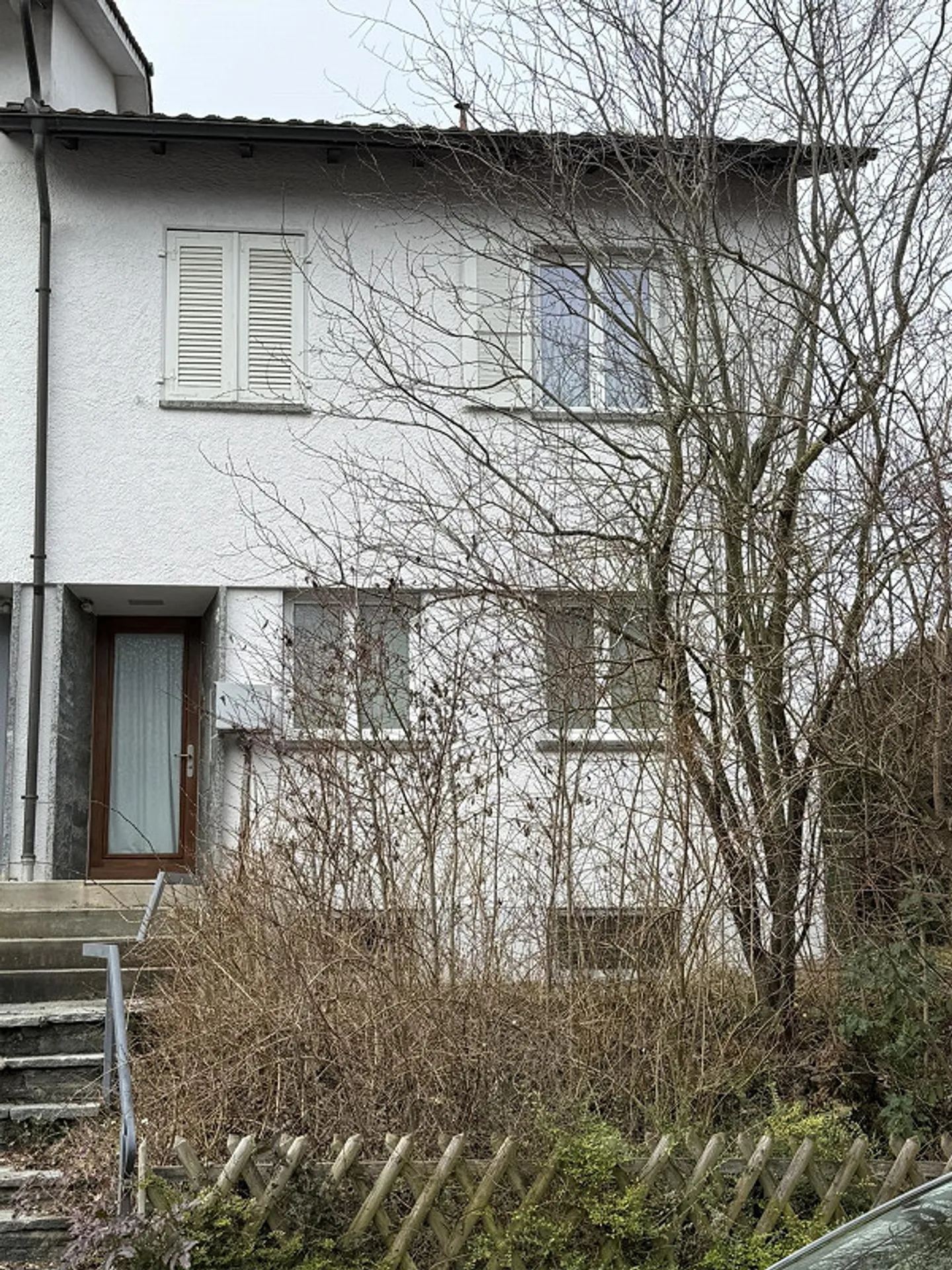 Charmante maison de rangée de 4,5 pièces avec jardin - Photo 2 sur 16