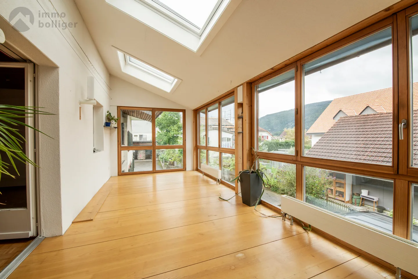 Large space at a small price - Photo 1 of 9