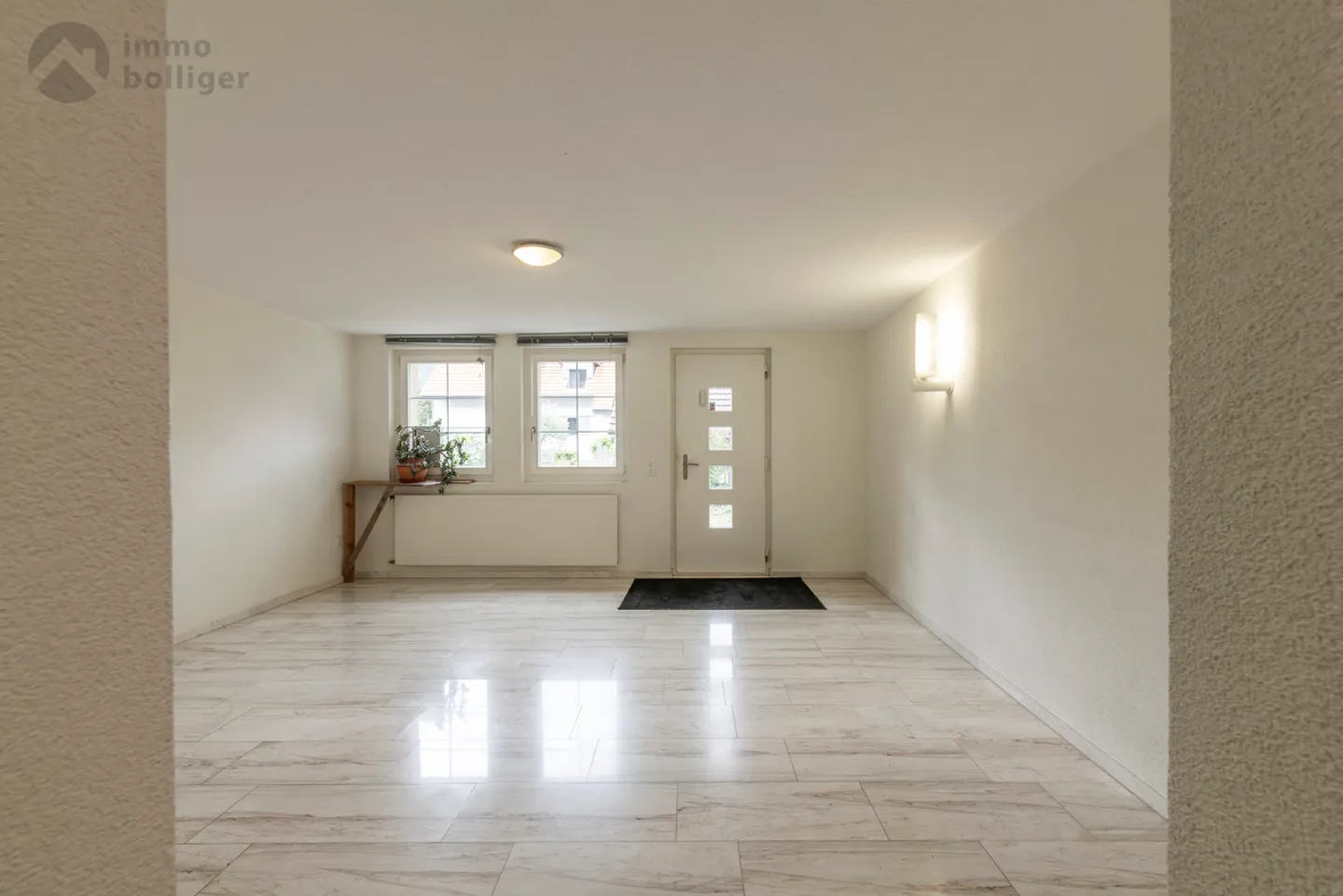 Large space at a small price - Photo 3 of 9