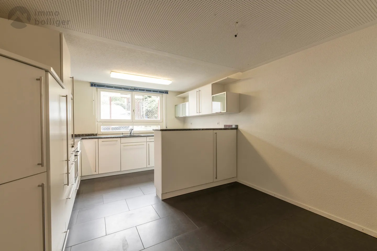 Large space at a small price - Photo 4 of 9