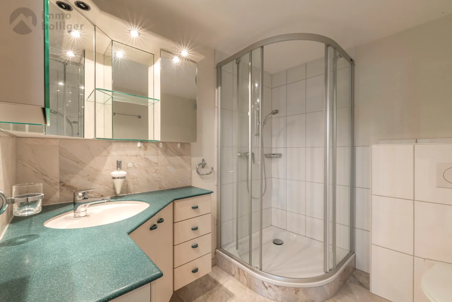 Large space at a small price - Photo 5 of 9