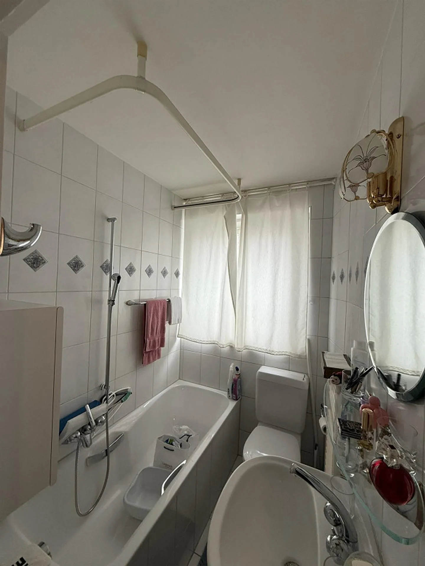 Charmante maison de rangée de 4,5 pièces avec jardin - Photo 7 sur 16