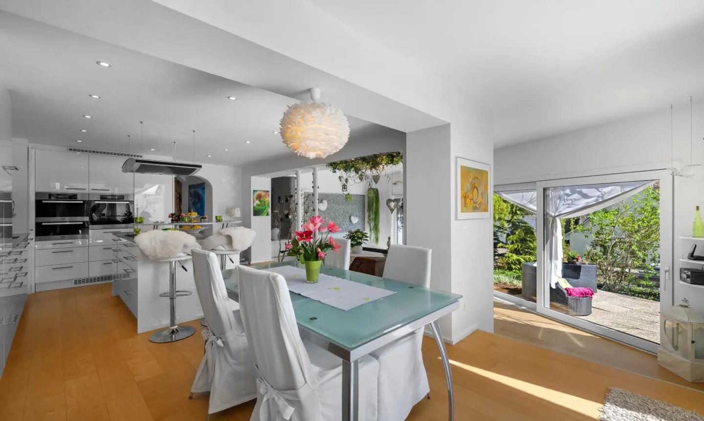 Casa bifamiliare ristrutturata con stile in una posizione centrale - Foto 5 di 13