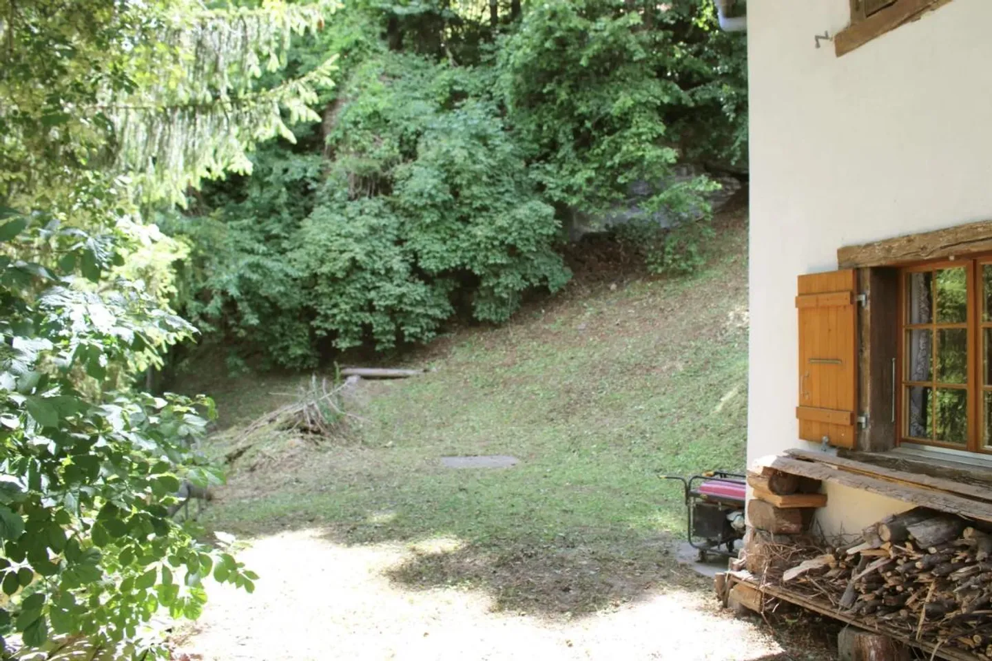 Metà di una casa in una posizione isolata con molto spazio circostante - Foto 9 di 10