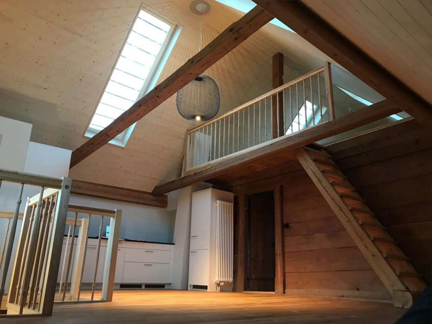 Appartement en duplex rénové dans la Maison Rouge à Zuzwil - Photo 1 sur 17