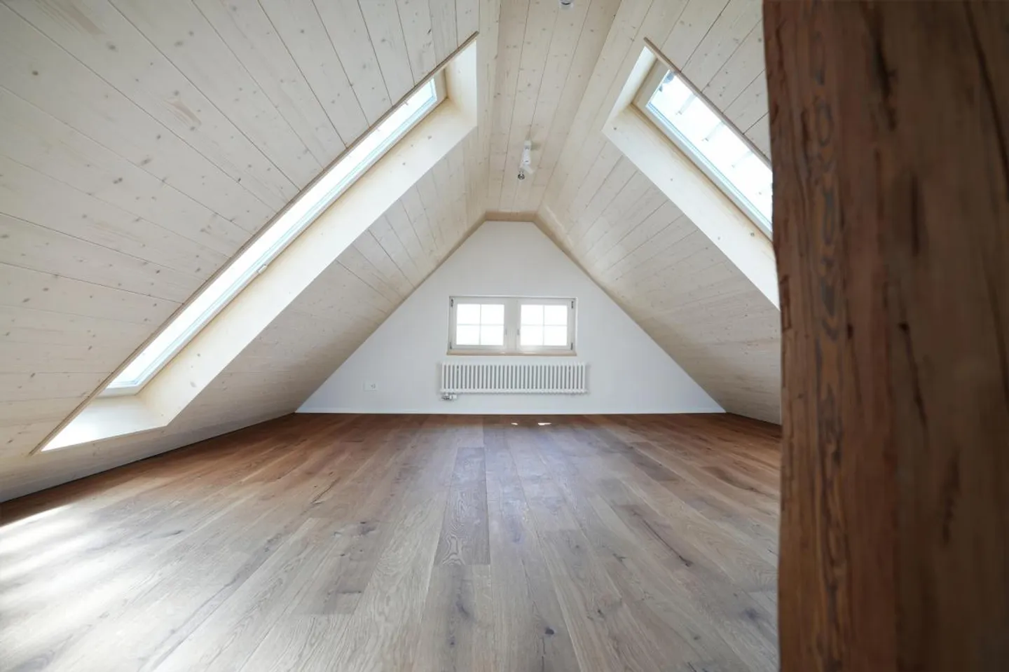 Appartement en duplex rénové dans la Maison Rouge à Zuzwil - Photo 4 sur 17