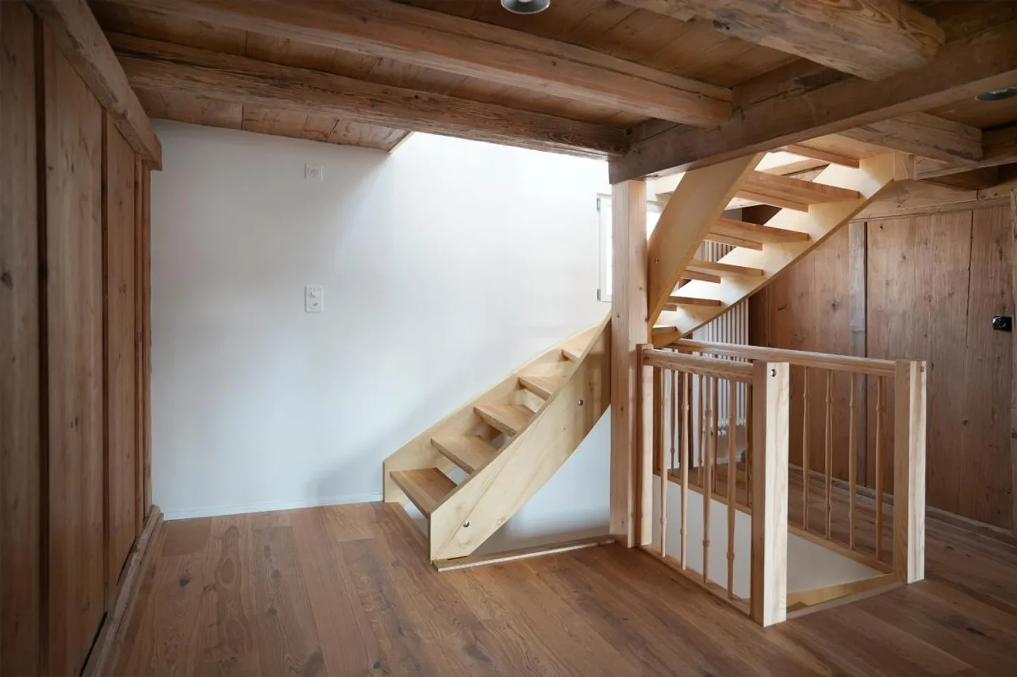 Appartement en duplex rénové dans la Maison Rouge à Zuzwil - Photo 5 sur 17