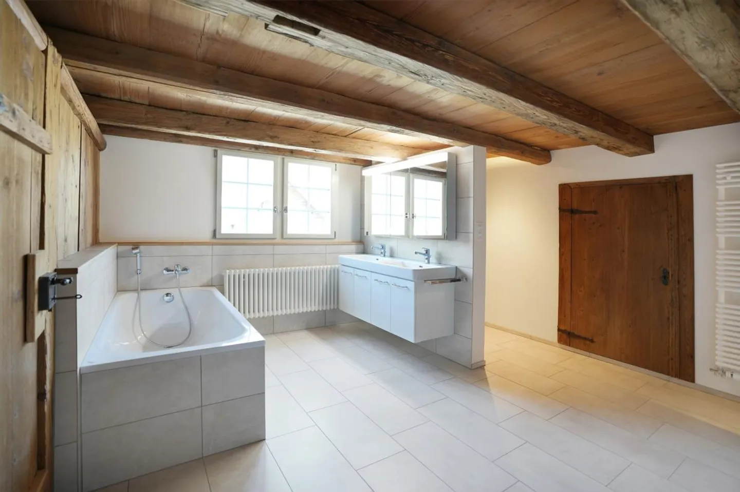 Appartement en duplex rénové dans la Maison Rouge à Zuzwil - Photo 7 sur 17