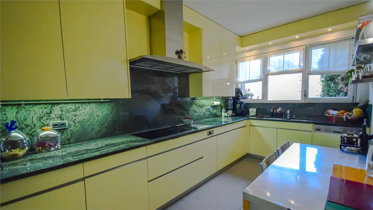 Prestiges Appartement mit Garten und Seeblick - Foto 8 von 13