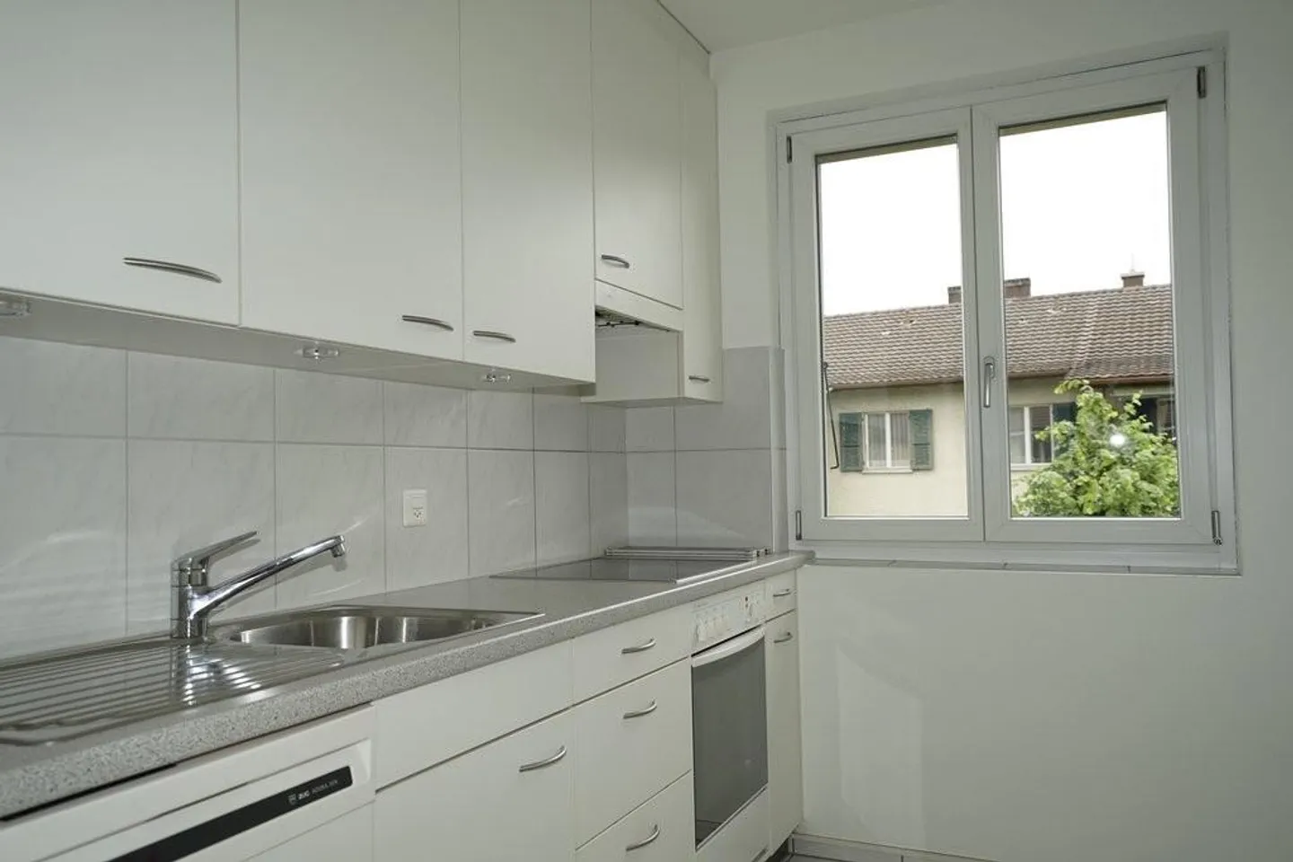 Helle Wohnung mit Balkon - Foto 2 von 7