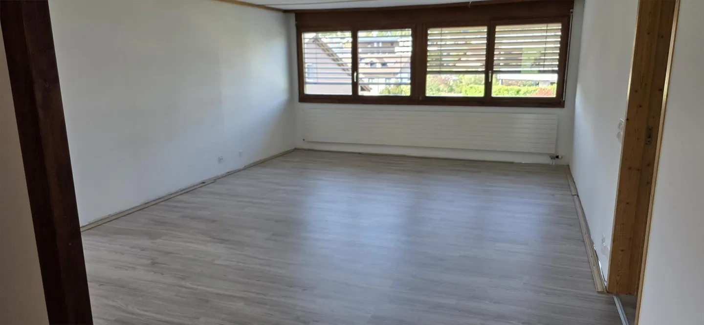 Spacious 4 1/2-room apartment in the green - Photo 4 of 19