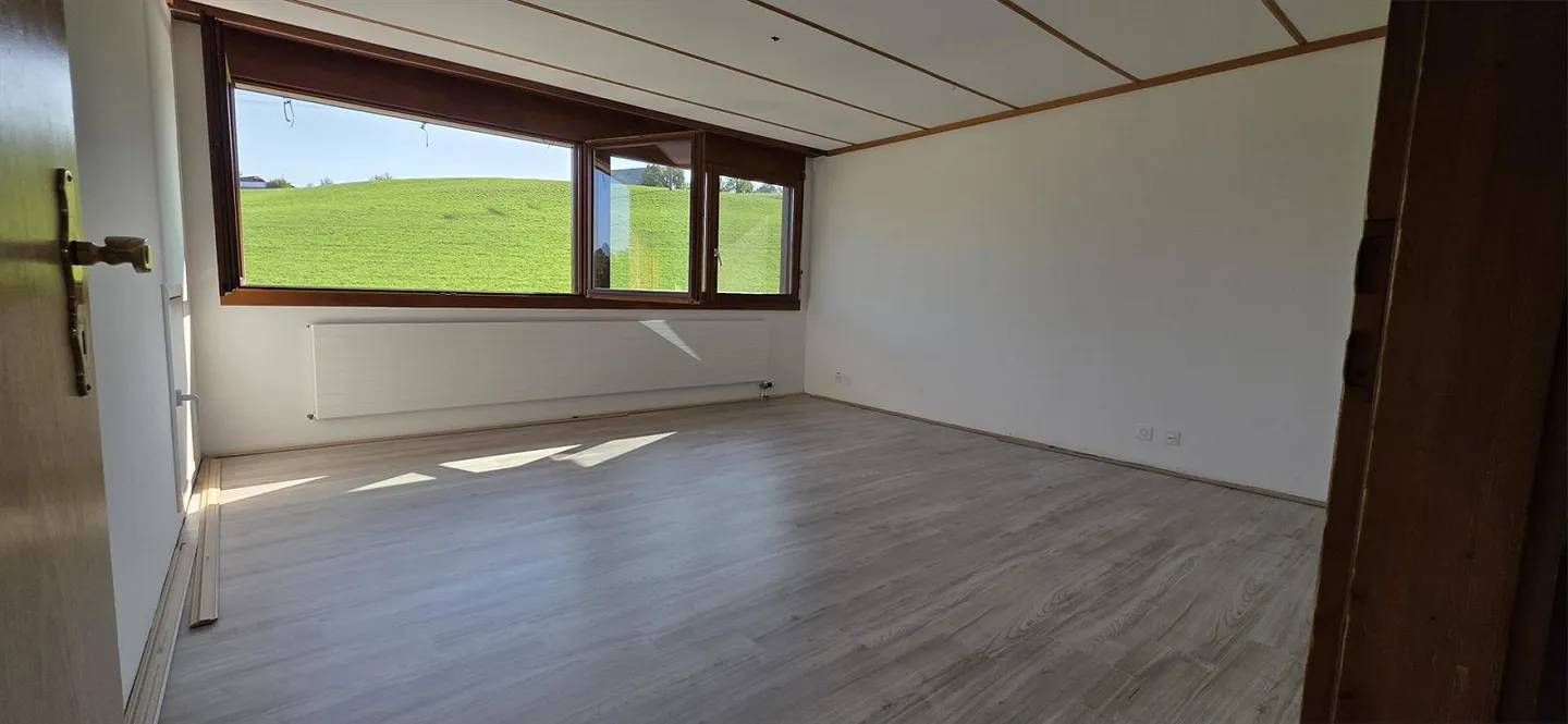 Spacious 4 1/2-room apartment in the green - Photo 5 of 19