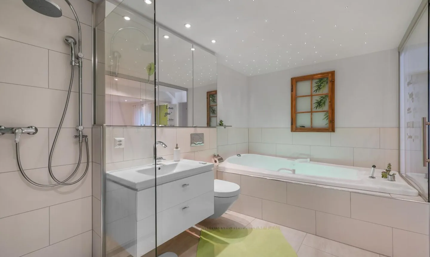 Casa bifamiliare ristrutturata con stile in una posizione centrale - Foto 9 di 13