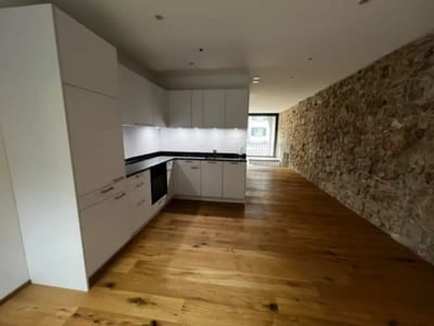 Versatile House with Vaulted Cellar - Photo 8 of 9