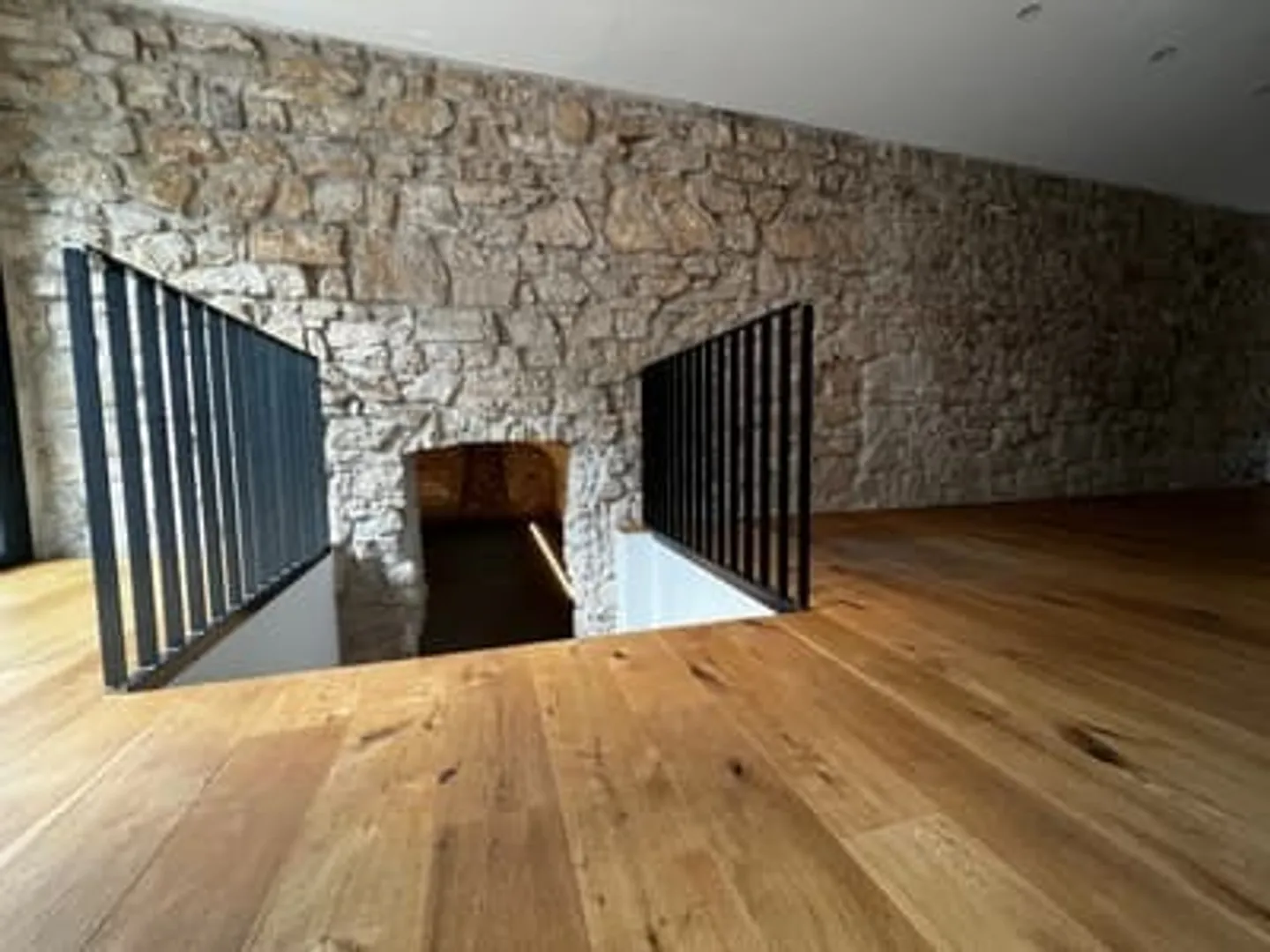 Versatile House with Vaulted Cellar - Photo 5 of 9