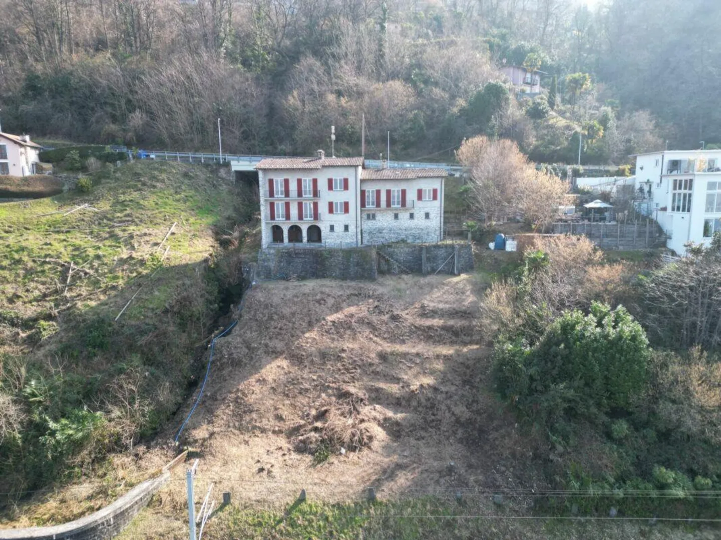 GAMBAROGNO - Renovierungsbedürftige Liegenschaft mit drei Wohnungen - Foto 4 von 21