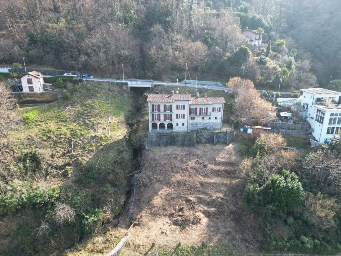 GAMBAROGNO - Renovierungsbedürftige Liegenschaft mit drei Wohnungen - Foto 5 von 21