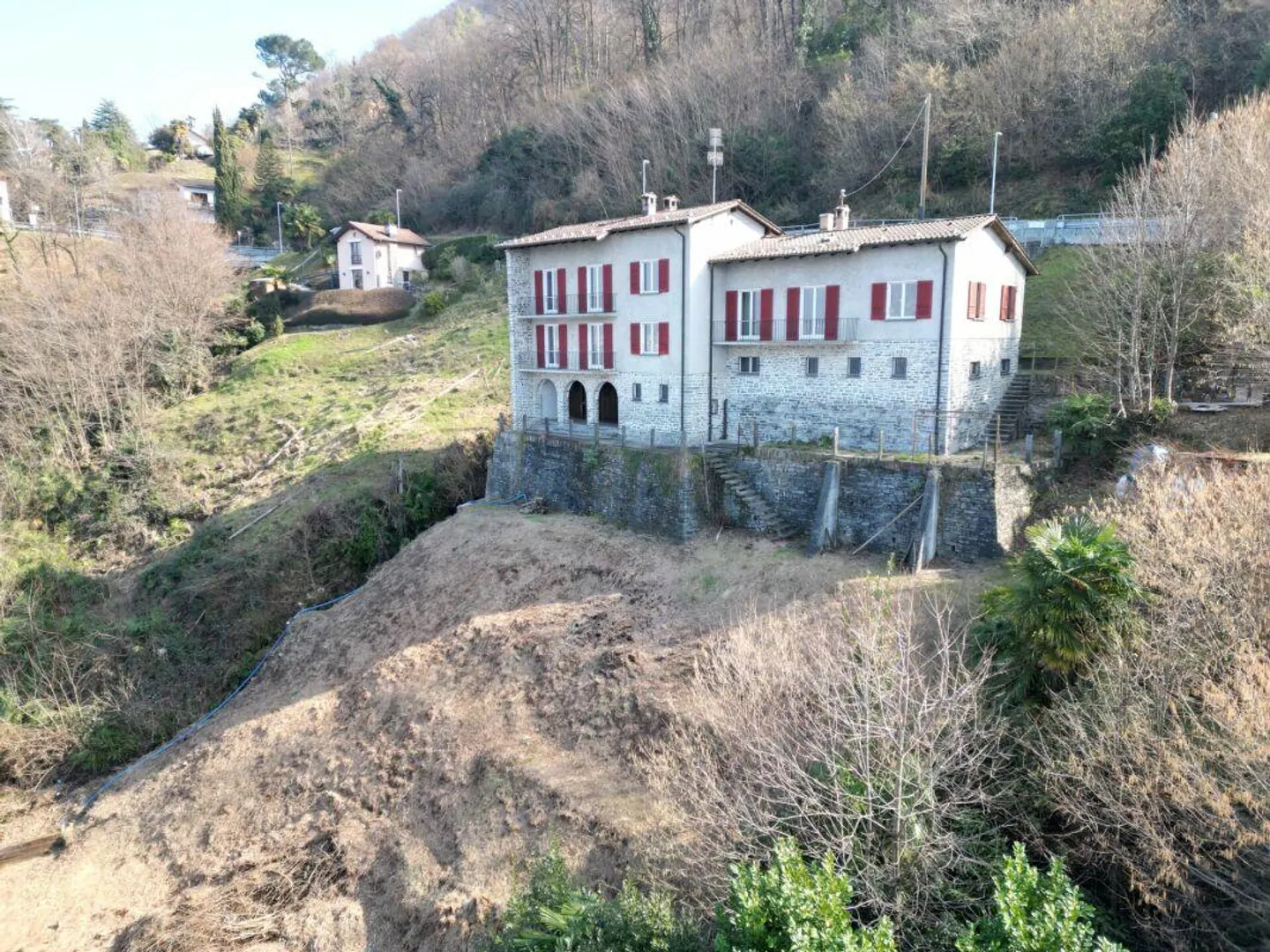 GAMBAROGNO - Renovierungsbedürftige Liegenschaft mit drei Wohnungen - Foto 6 von 21