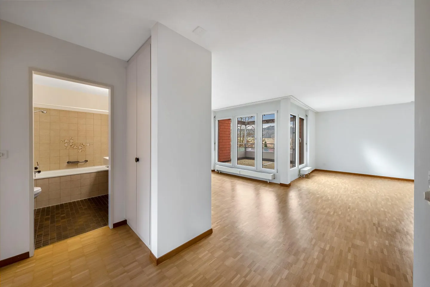 Spacious apartment in a central location - Photo 3 of 6