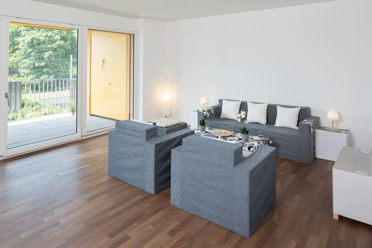 Beautiful and Sunny Penthouse Apartment - Photo 2 of 6