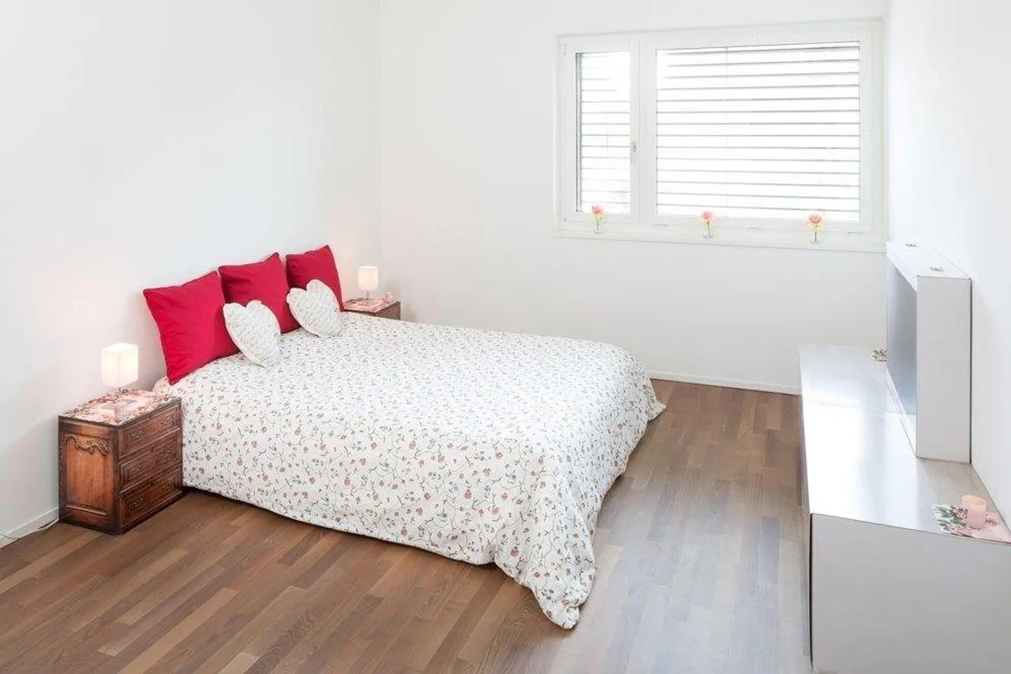 Beautiful and Sunny Penthouse Apartment - Photo 4 of 6