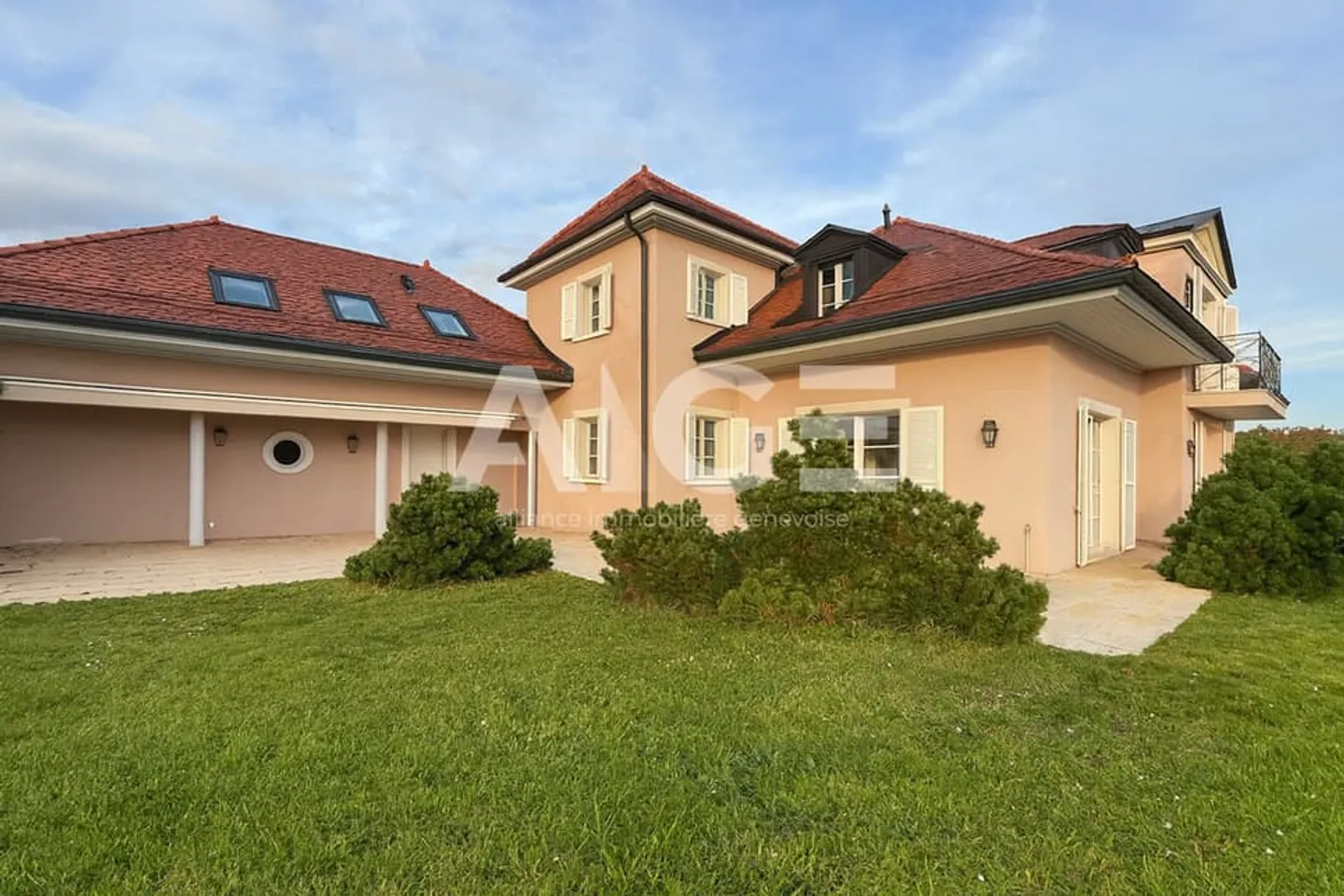 Stupenda villa su un lotto di 2.600 m2 con annesso di 80 m2 - Foto 3 di 9