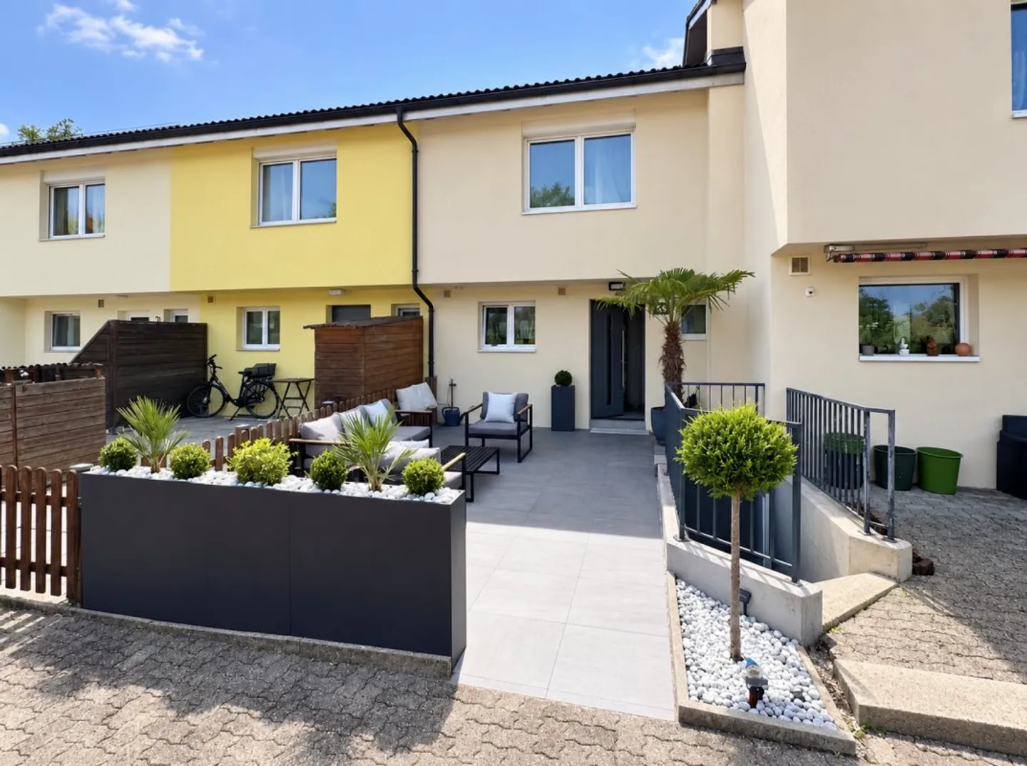 Rêve de Famille Moderne avec Jardin Privé - Photo 1 sur 14