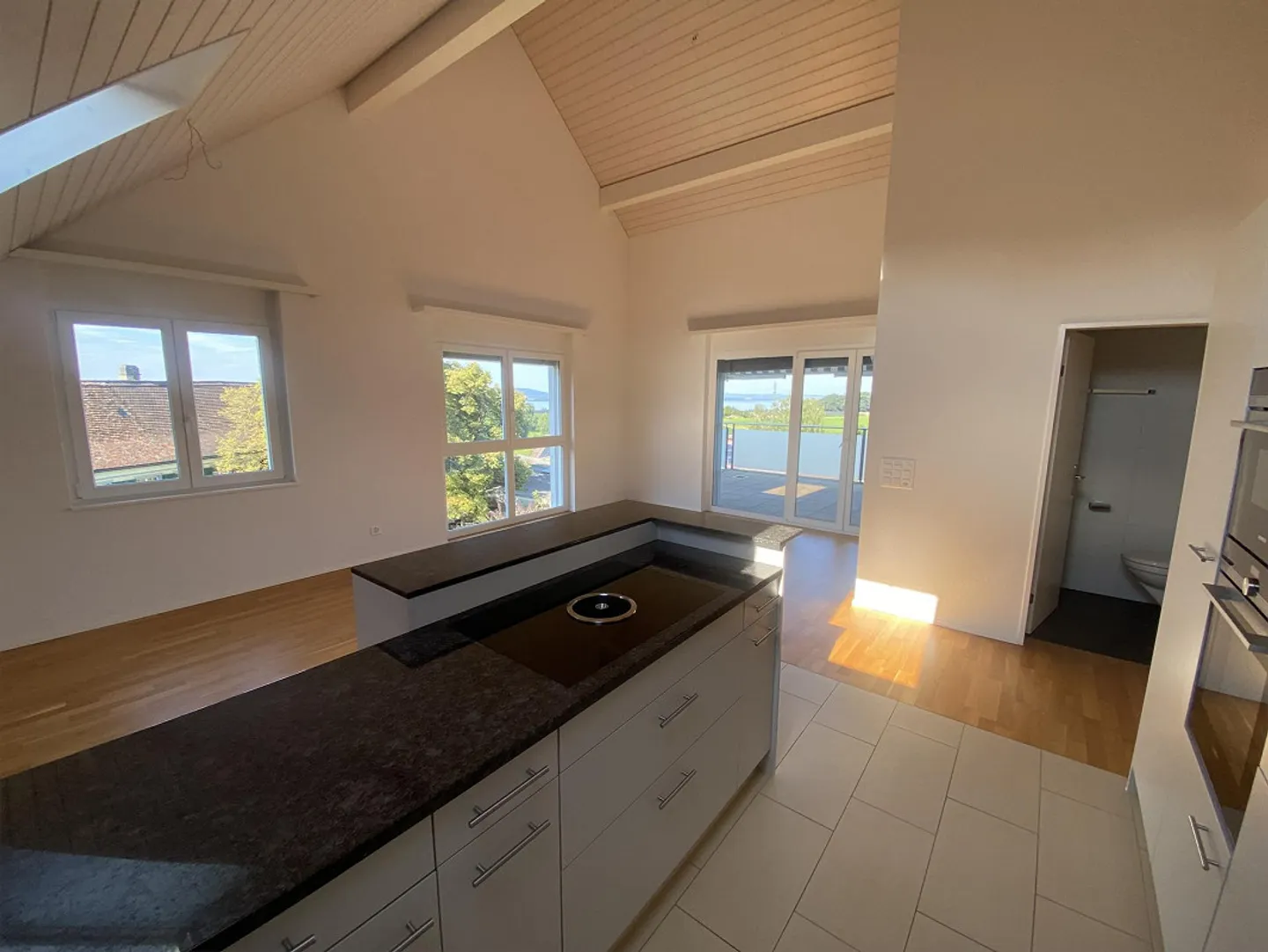 Charmante Dachwohnung mit Terrasse - Foto 5 von 7
