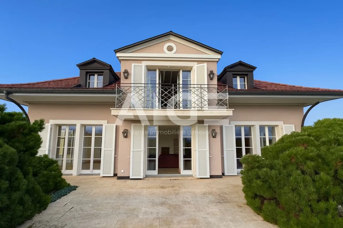 Stupenda villa su un lotto di 2.600 m2 con annesso di 80 m2 - Foto 1 di 9