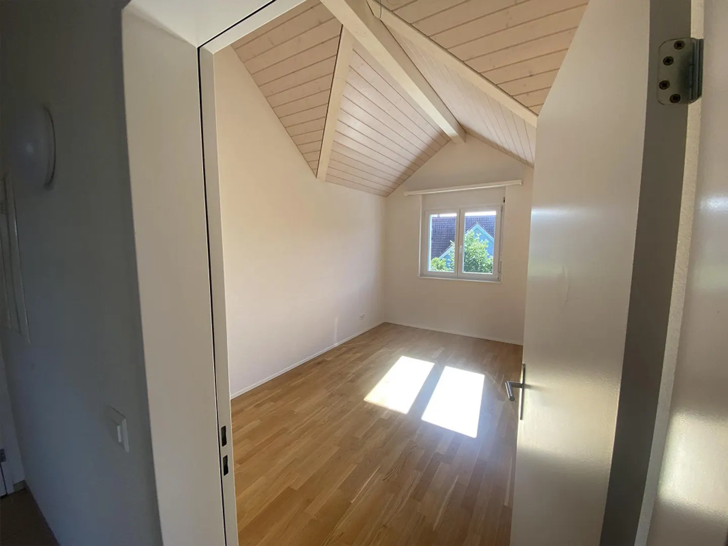 Charmante Dachwohnung mit Terrasse - Foto 6 von 7