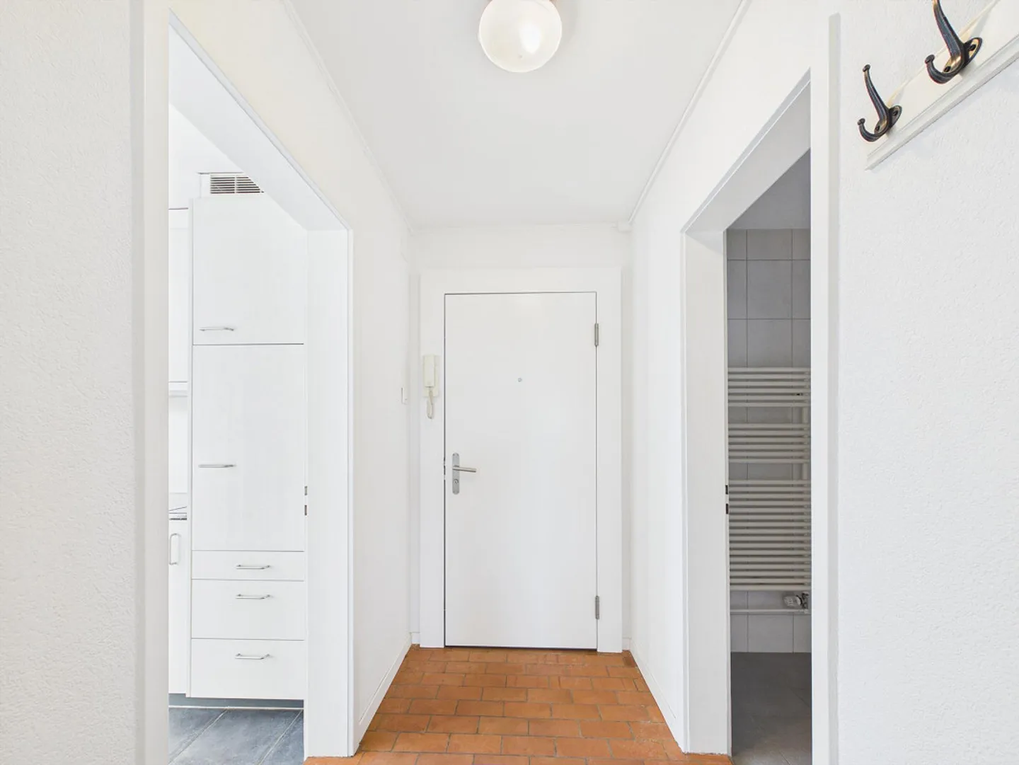 Appartement sous les toits lumineux de 2 pièces dans un emplacement central à Bern Bümpliz - Photo 12 sur 17