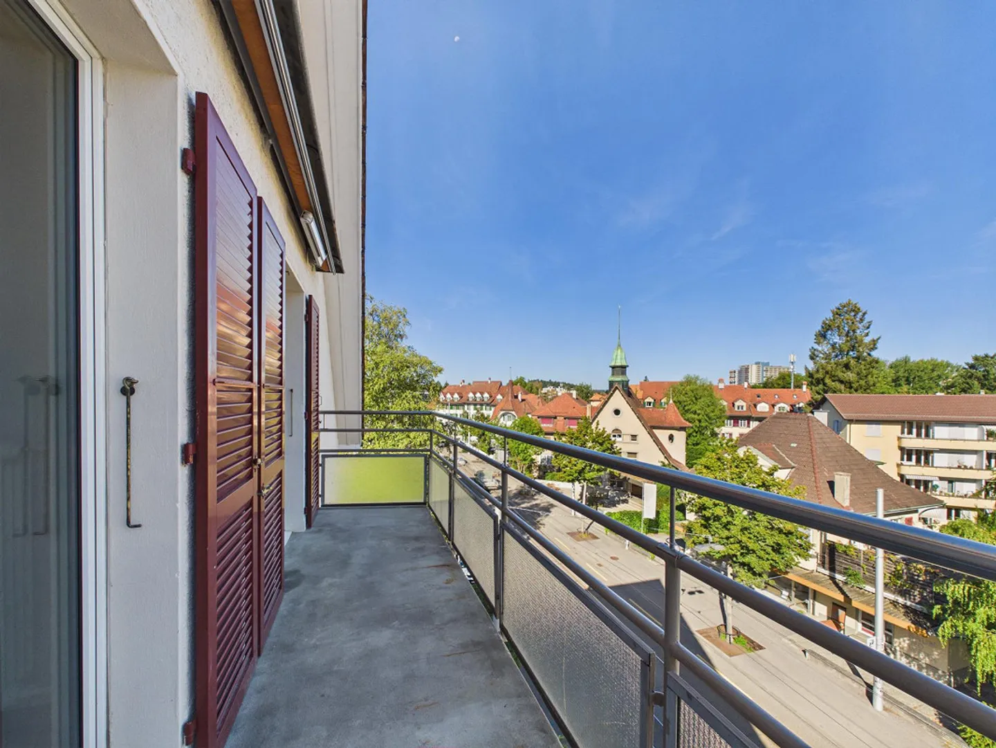 Appartement sous les toits lumineux de 2 pièces dans un emplacement central à Bern Bümpliz - Photo 14 sur 17