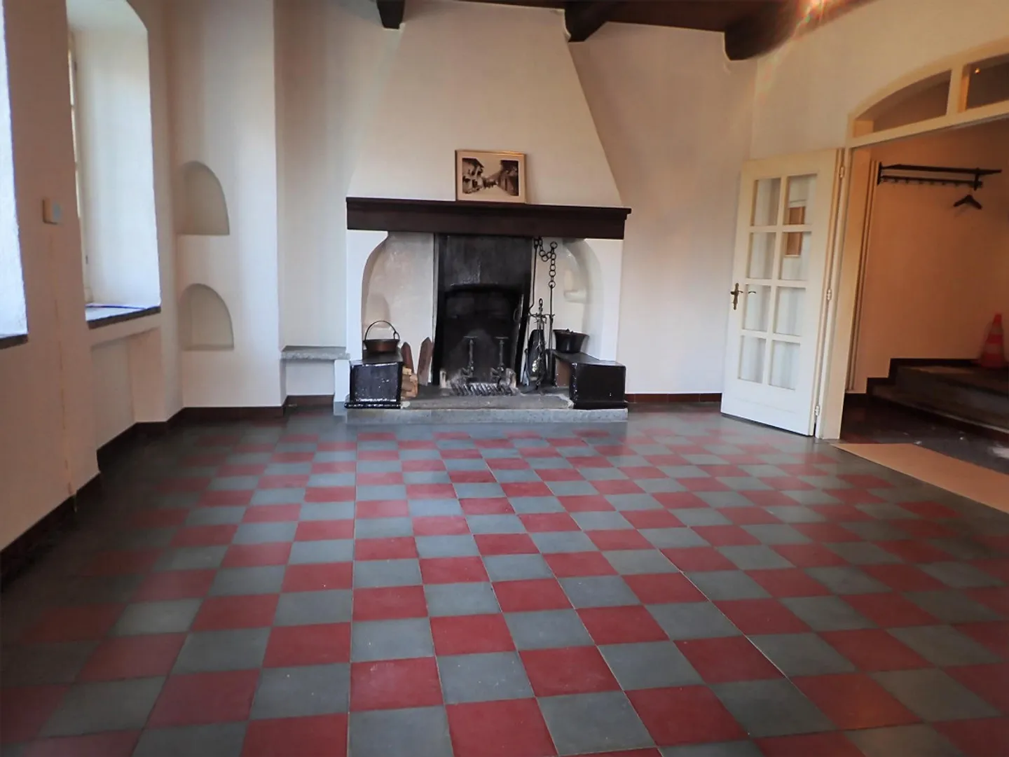 6 Room - Single-family house attached on one side - Photo 2 of 20