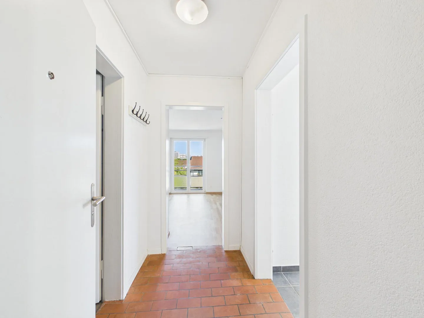 Appartement sous les toits lumineux de 2 pièces dans un emplacement central à Bern Bümpliz - Photo 11 sur 17