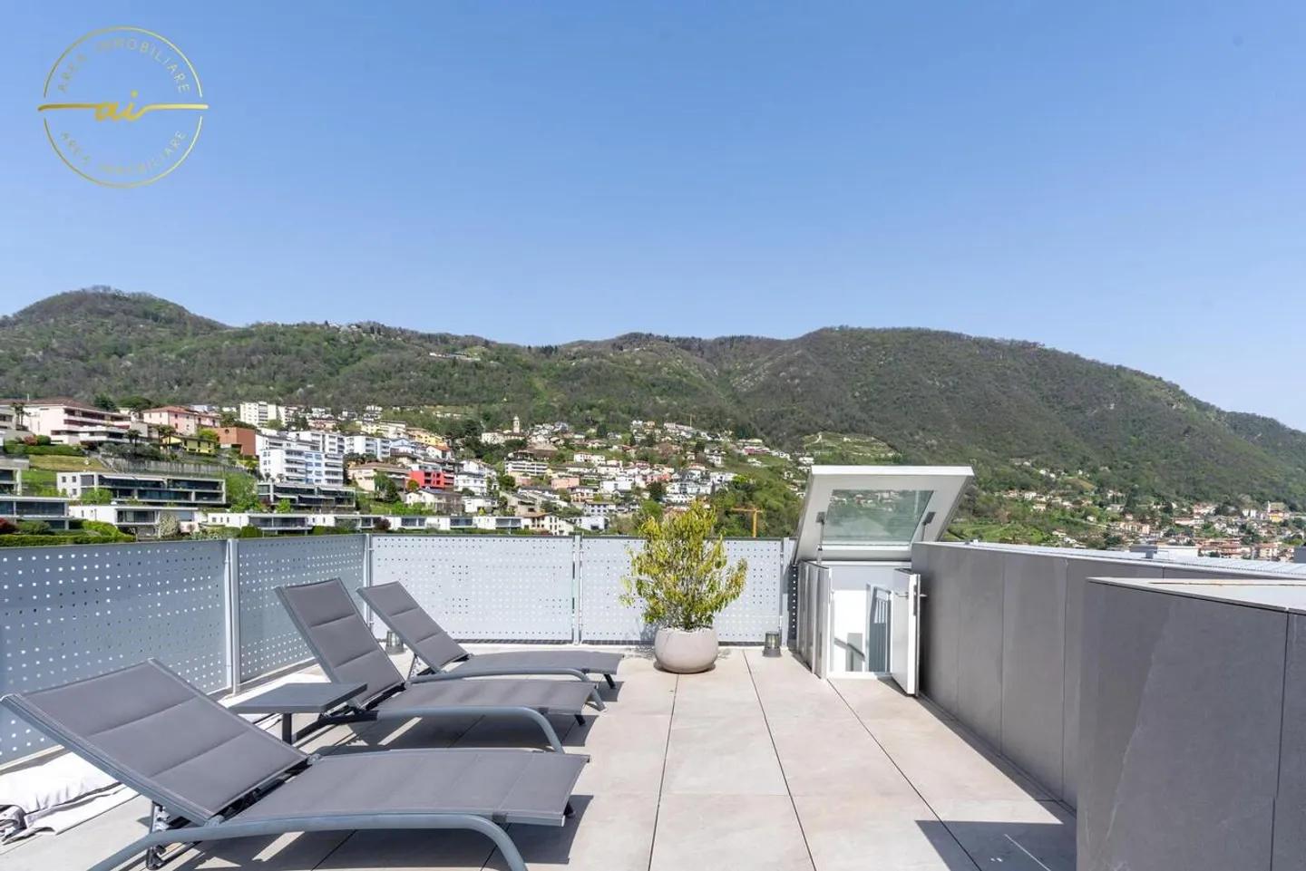 ATTICO MODERNO E LUMINOSO 3.5 LOCALI CON TERRAZZA PANORAMICA - Foto 2 di 13