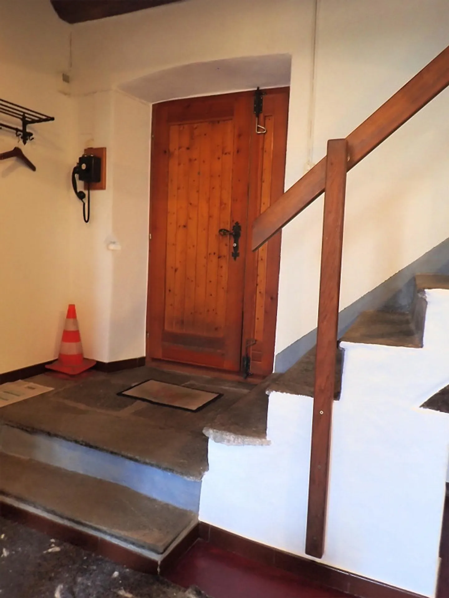 6 Room - Single-family house attached on one side - Photo 5 of 20