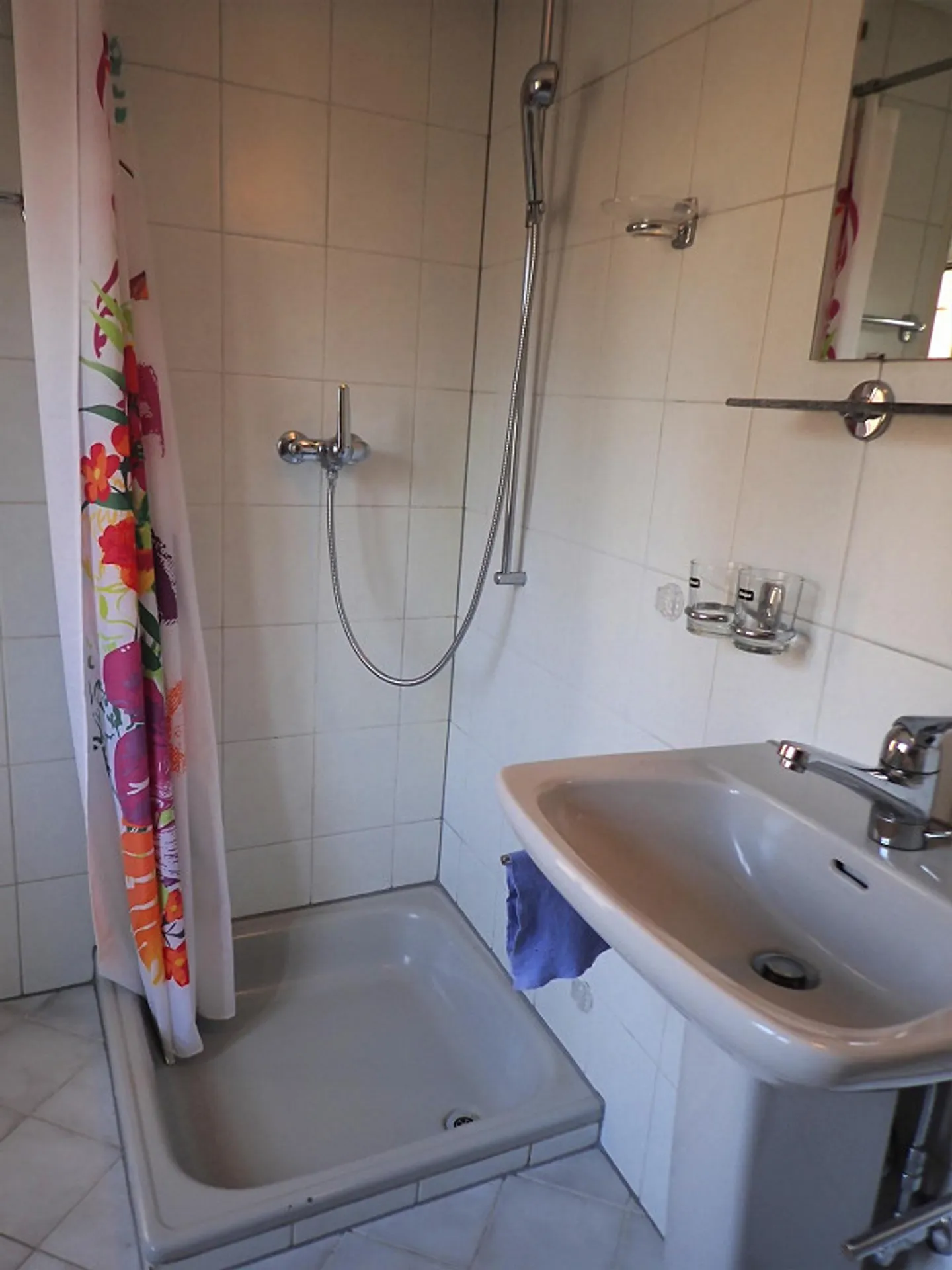 6 Room - Single-family house attached on one side - Photo 10 of 20