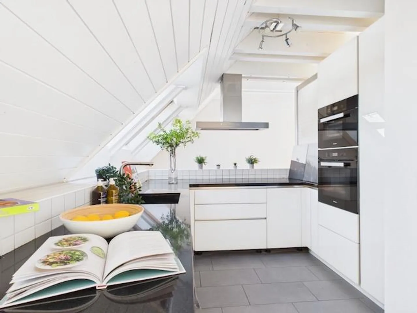 Elegant Maisonette with Lake View - Photo 2 of 15