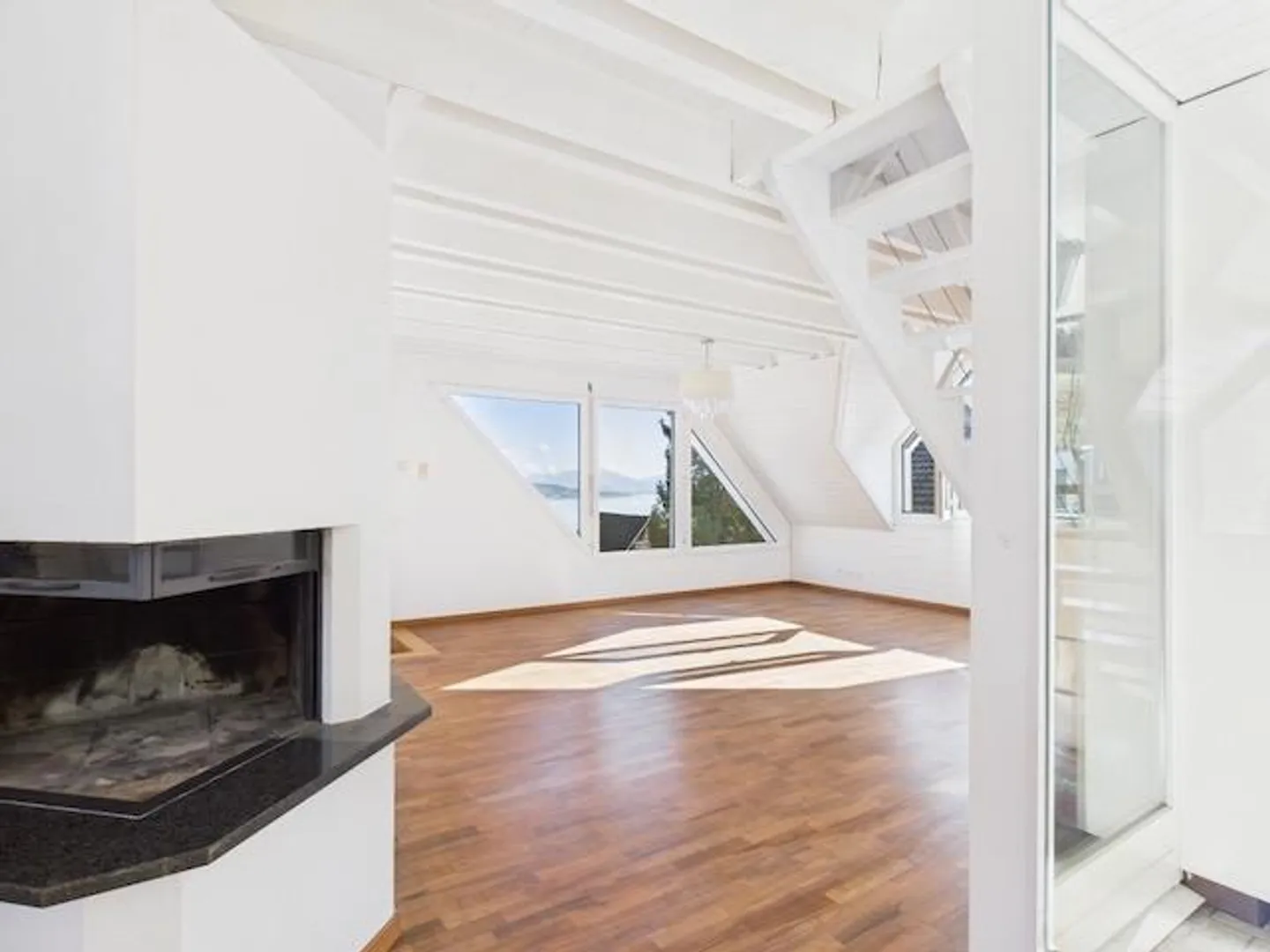 Elegant Maisonette with Lake View - Photo 3 of 15