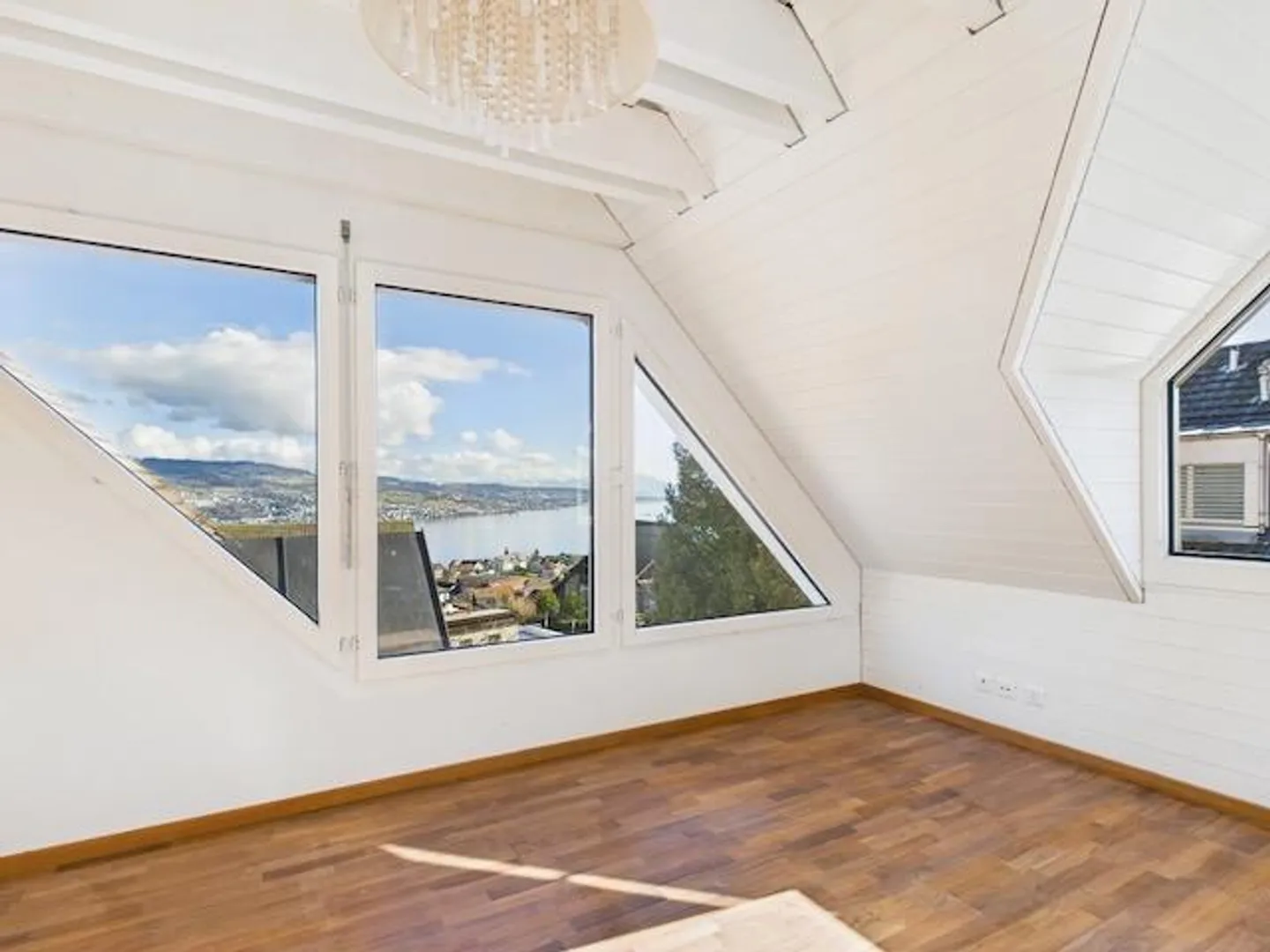 Elegant Maisonette with Lake View - Photo 4 of 15