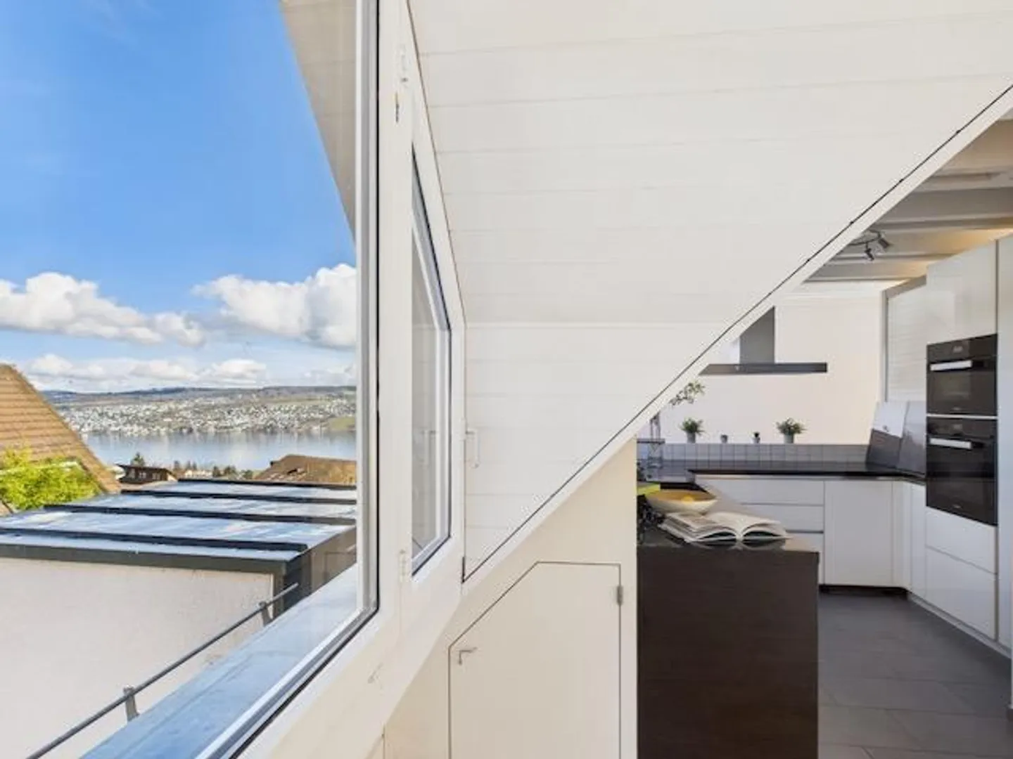 Elegant Maisonette with Lake View - Photo 5 of 15