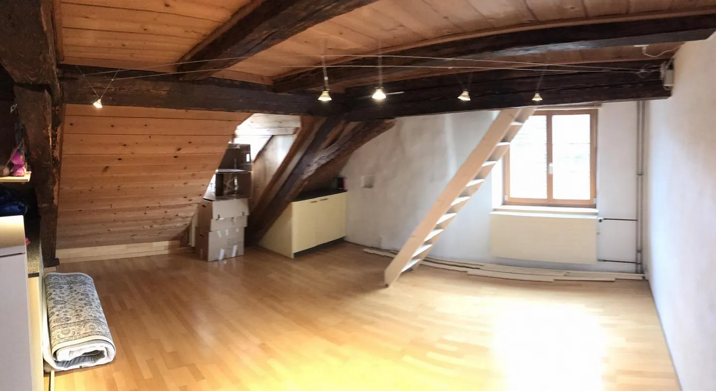 Appartamento duplex in una posizione tranquilla, comprese le spese per l'elettricità - Foto 2 di 13