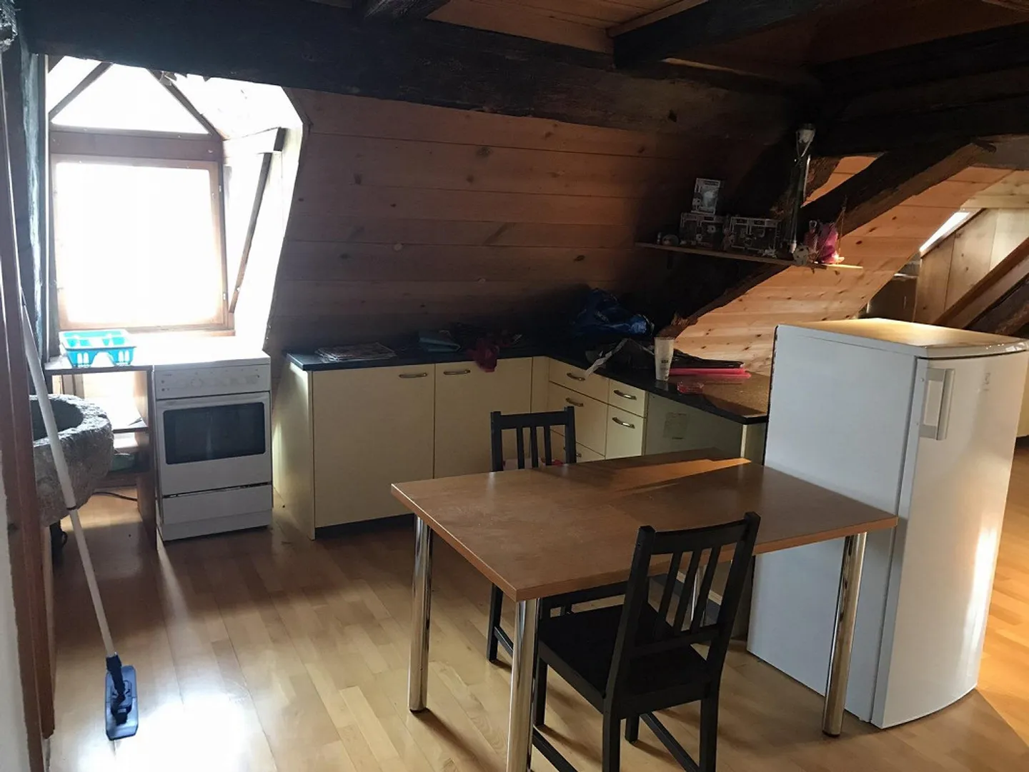 Appartamento duplex in una posizione tranquilla, comprese le spese per l'elettricità - Foto 4 di 13