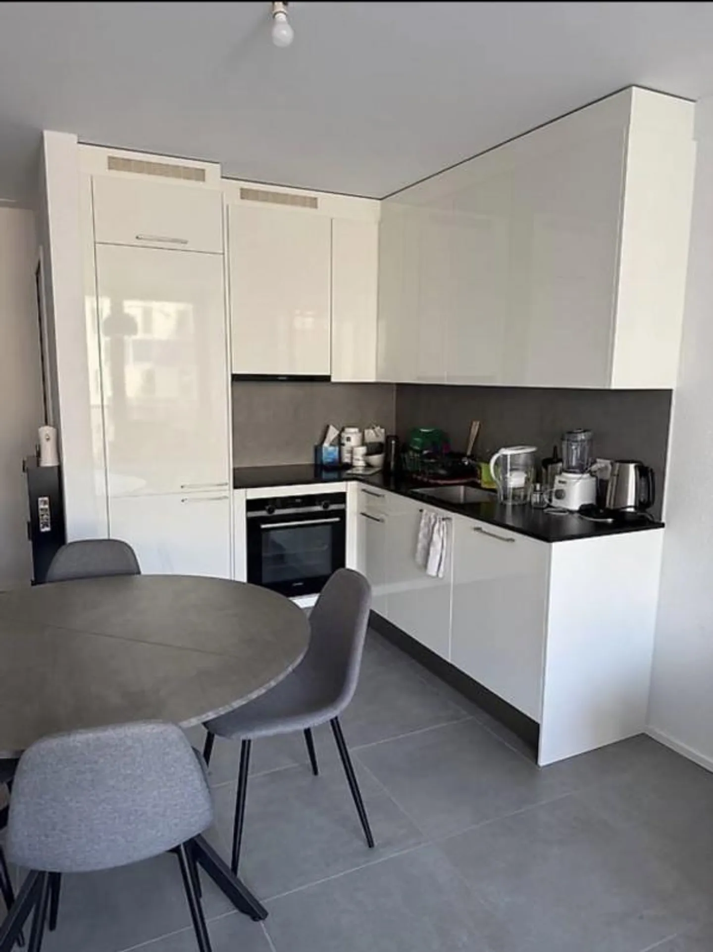 Wunderschöne 2,5-Zimmer-Wohnung mit Balkon - Vevey - Foto 1 von 8