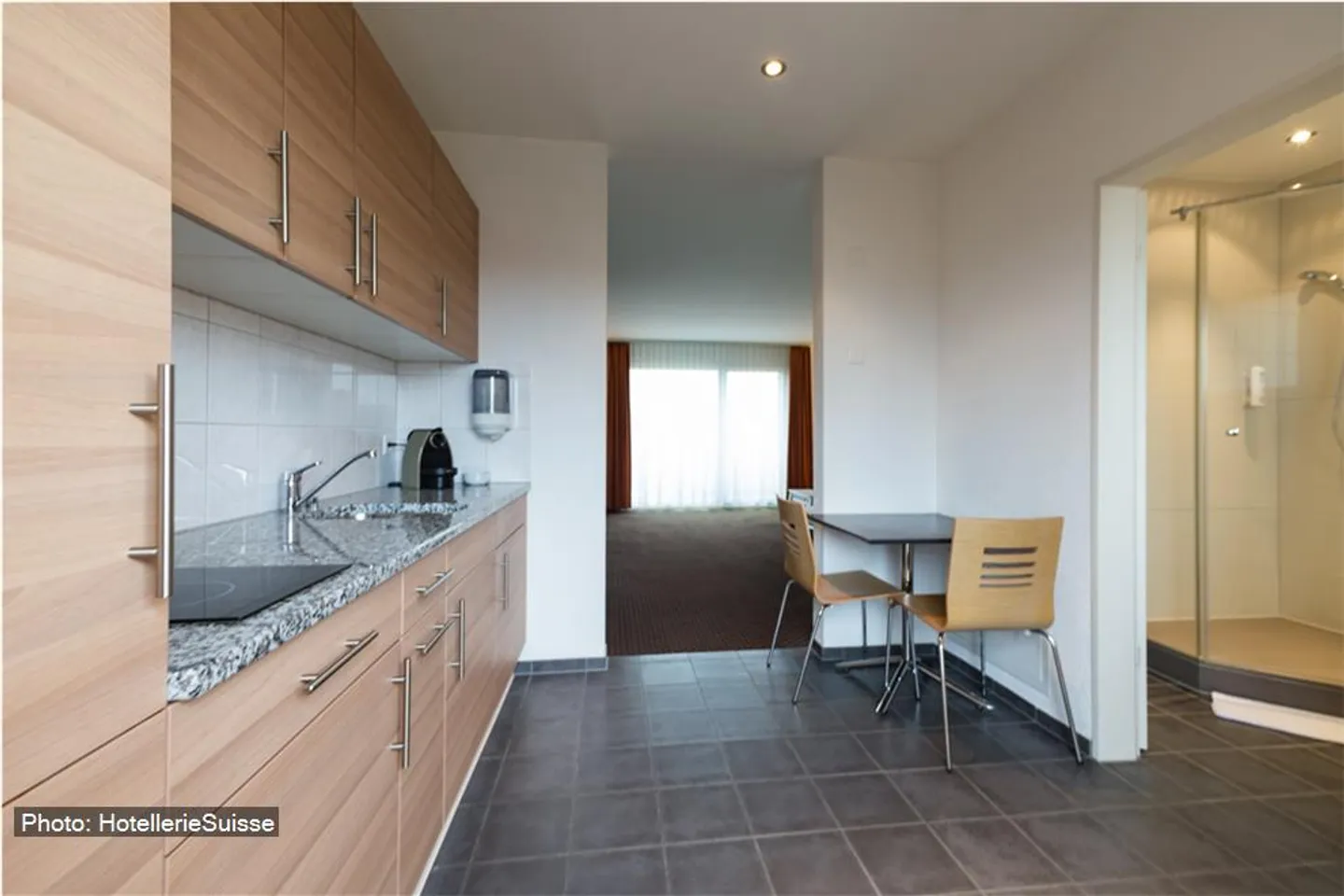 Appartement loft moderne avec balcon à Fehraltorf - Photo 4 sur 5