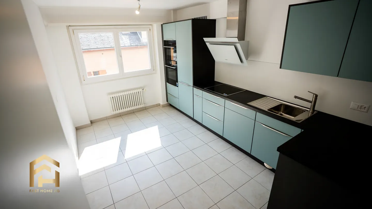 Attractive 3.5 Room City Apartment with Balcony and Plenty of Space - Photo 3 of 13