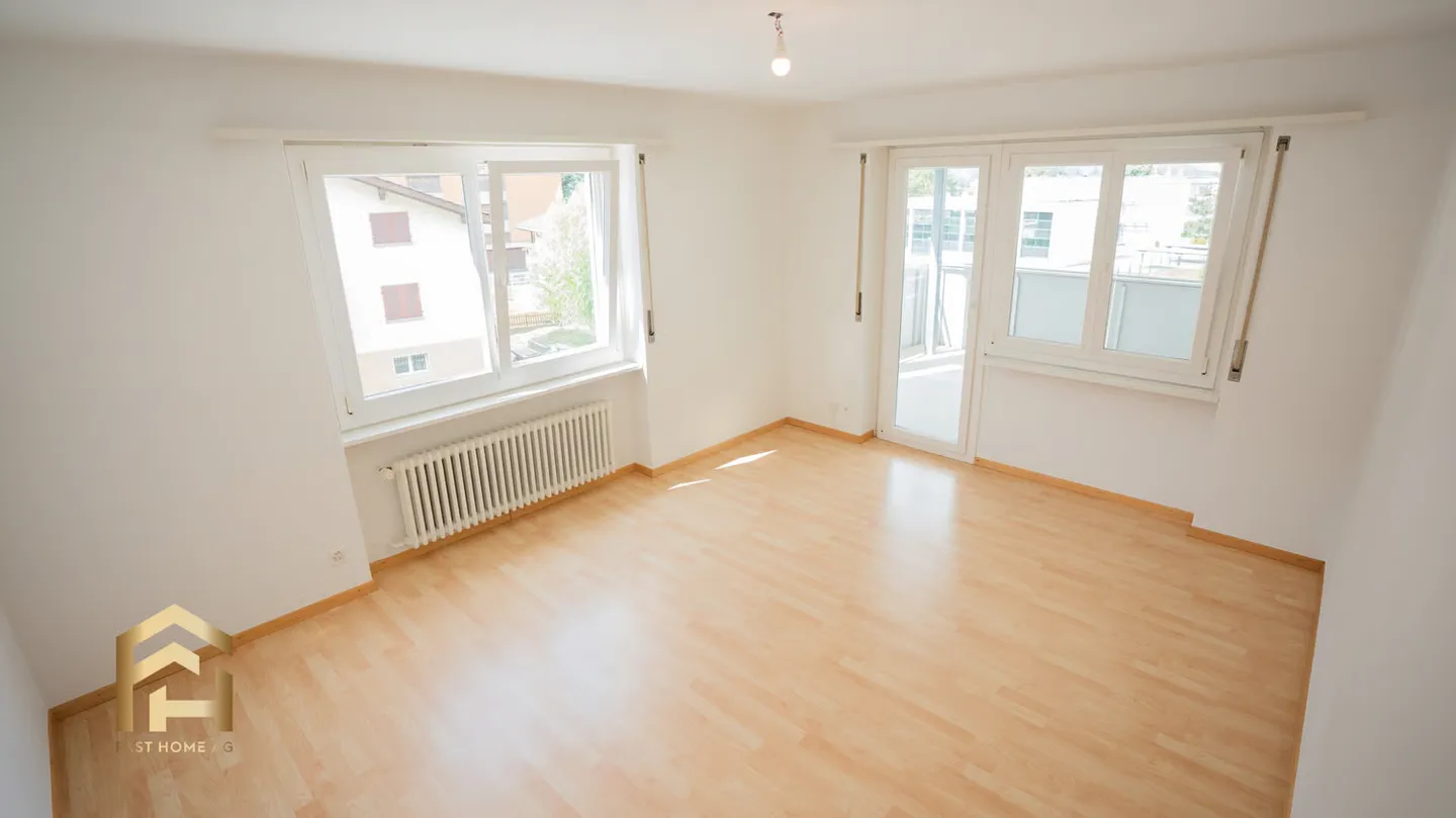 Attractive 3.5 Room City Apartment with Balcony and Plenty of Space - Photo 6 of 13