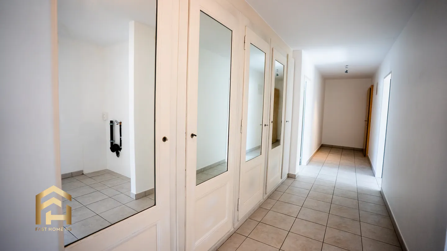 Attractive 3.5 Room City Apartment with Balcony and Plenty of Space - Photo 7 of 13