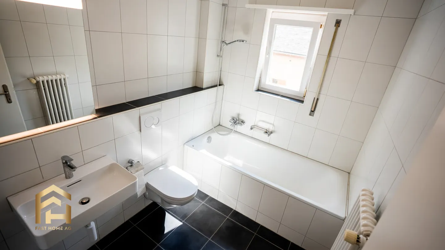 Attractive 3.5 Room City Apartment with Balcony and Plenty of Space - Photo 8 of 13